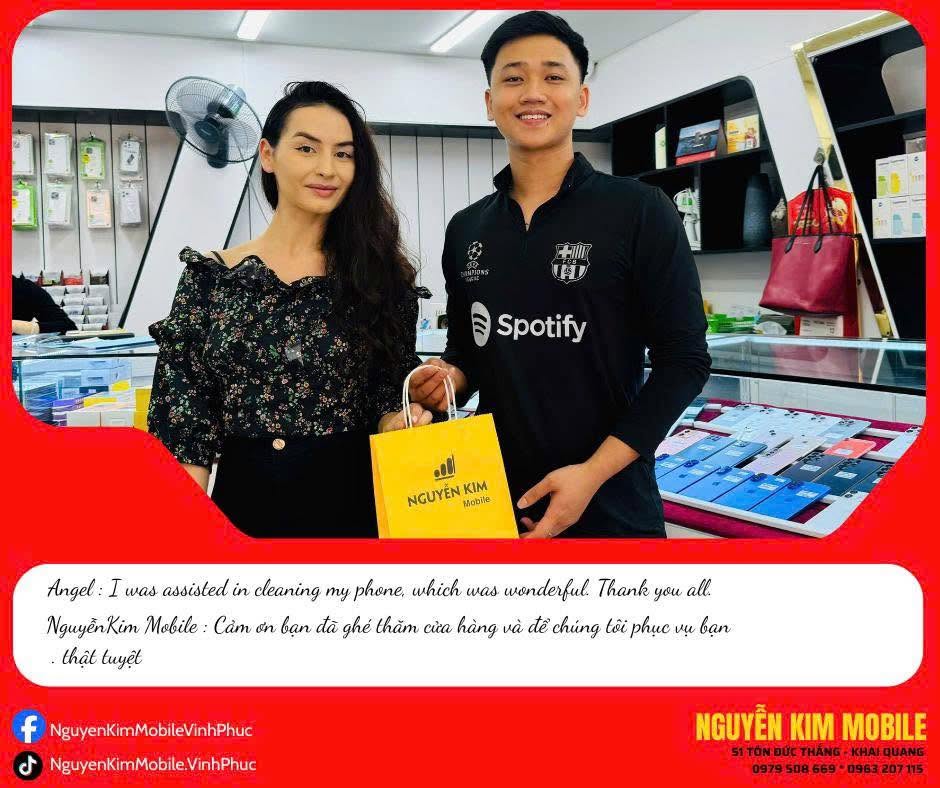 Khách hàng tại Nguyễn Kim Mobile