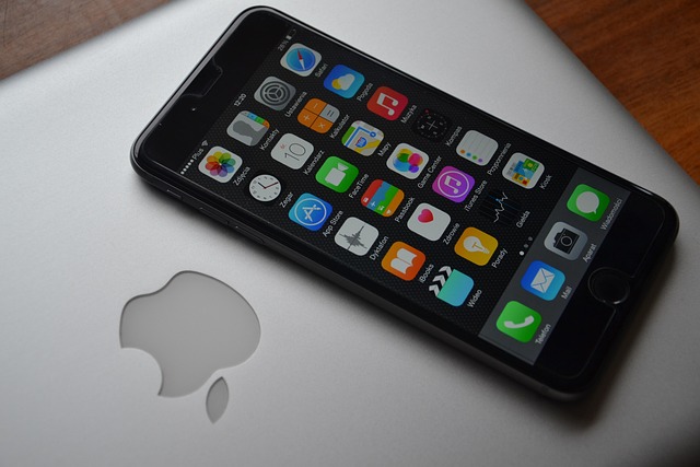 Nên tự sửa iPhone hay mang ra tiệm? Lời khuyên cho người dùng